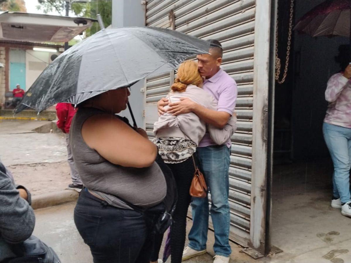 “Quiero ver a mi bebé”: Familiares de niñera fallecida en accidente de bus en la capital