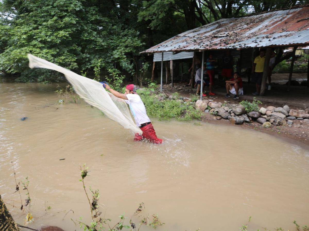 Incomunicados en el sur de Honduras por crecida de ríos tras lluvias