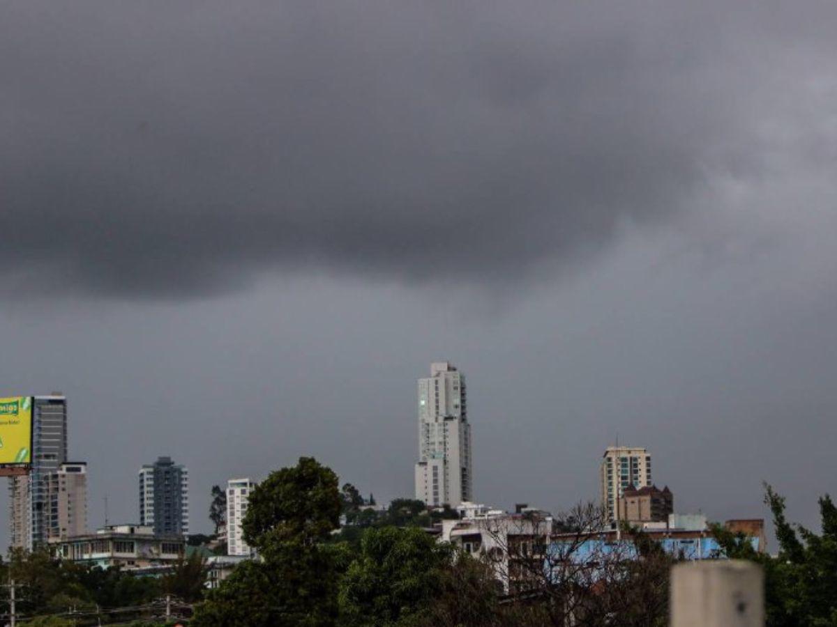 Onda tropical ingresa este domingo a Honduras y dejará tormentas eléctricas