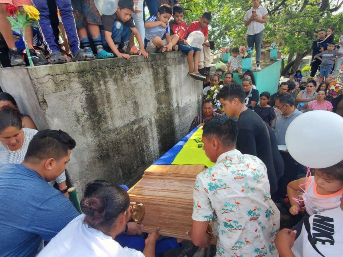 En medio de dolor, familiares dan el último adiós a Rosmery Ochoa García, joven futbolista atropellada en la capital