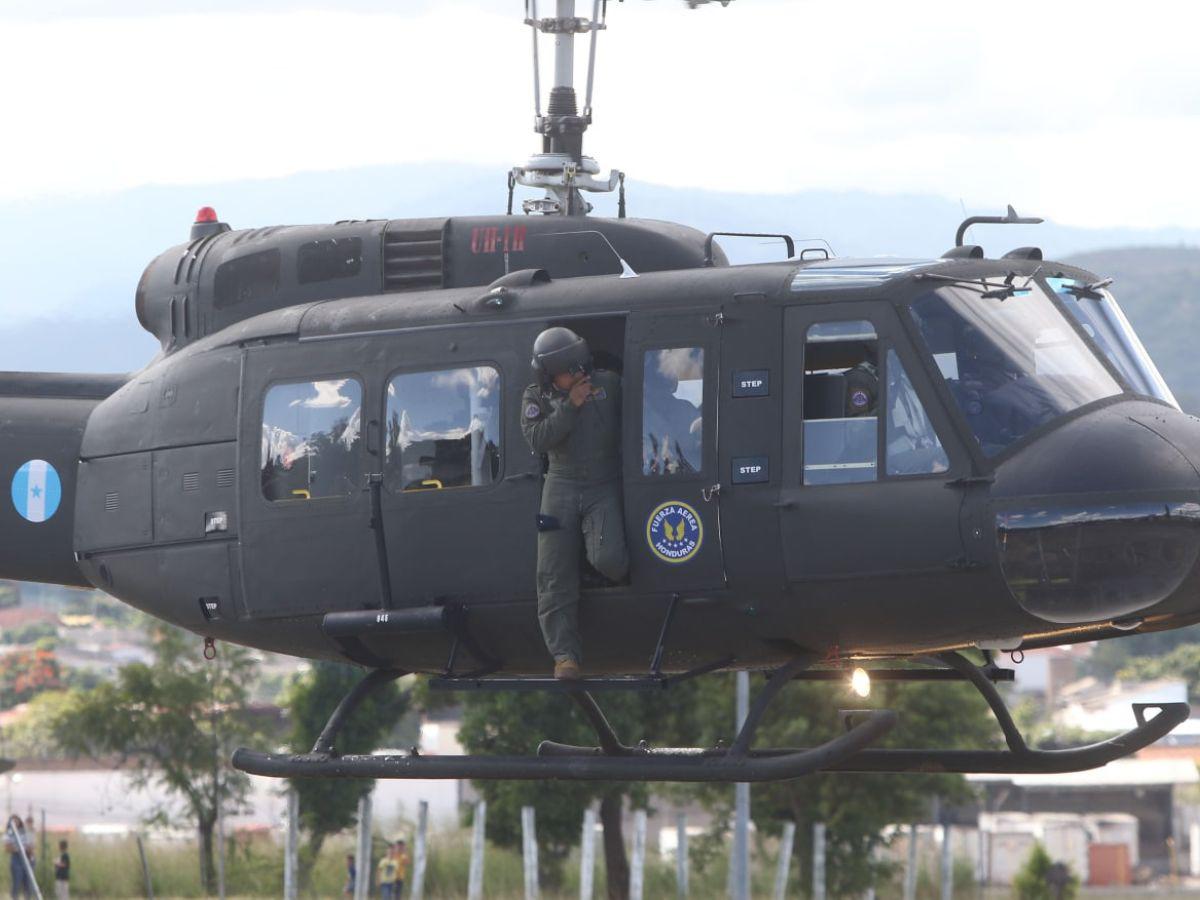 Esposados y en helicóptero, llegan a Tegucigalpa policías y militares acusados de facilitar información a narcos