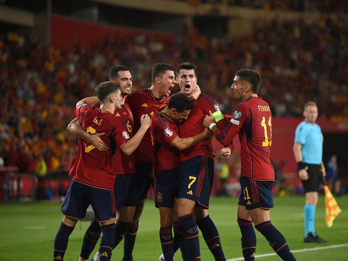 España vence 2-0 a Escocia y acaricia la clasificación a la Eurocopa