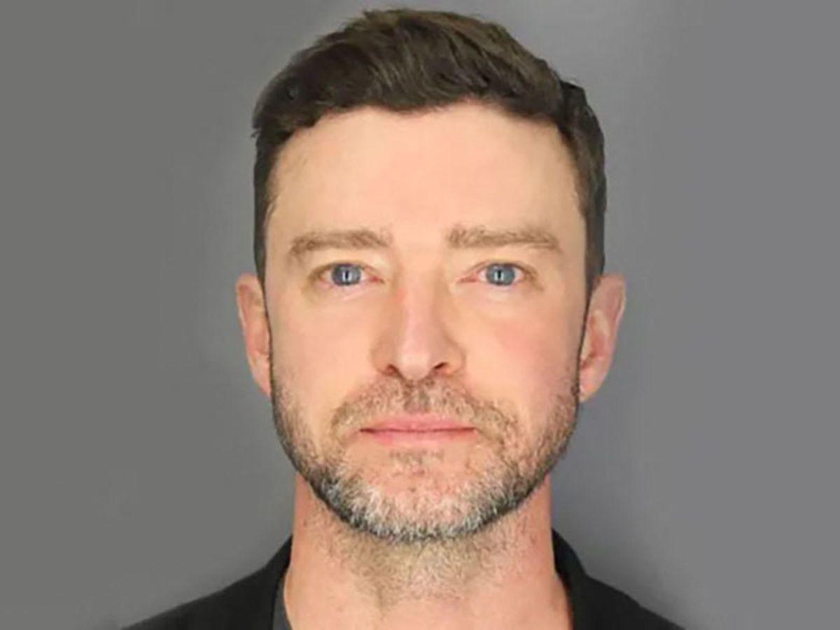 El oficial que detuvo a Timberlake mencionó que sus ojos estaban rojos y vidriosos.