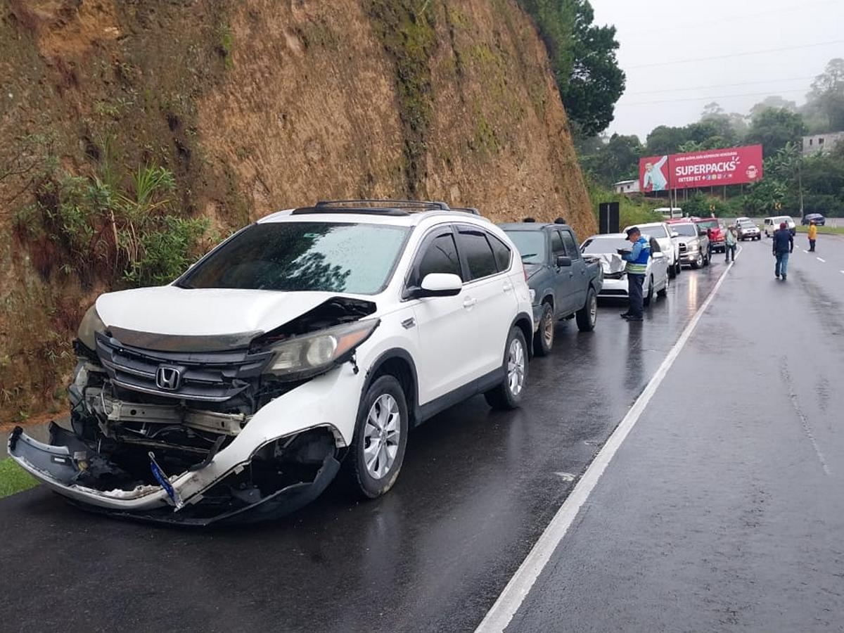 Los automotores quedaron con daños en la carrocería, pero no se registró personas lesionadas de gravedad.