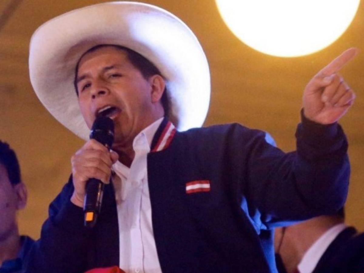 Presidente izquierdista de Perú, Pedro Castillo, alcanza su mayor desaprobación