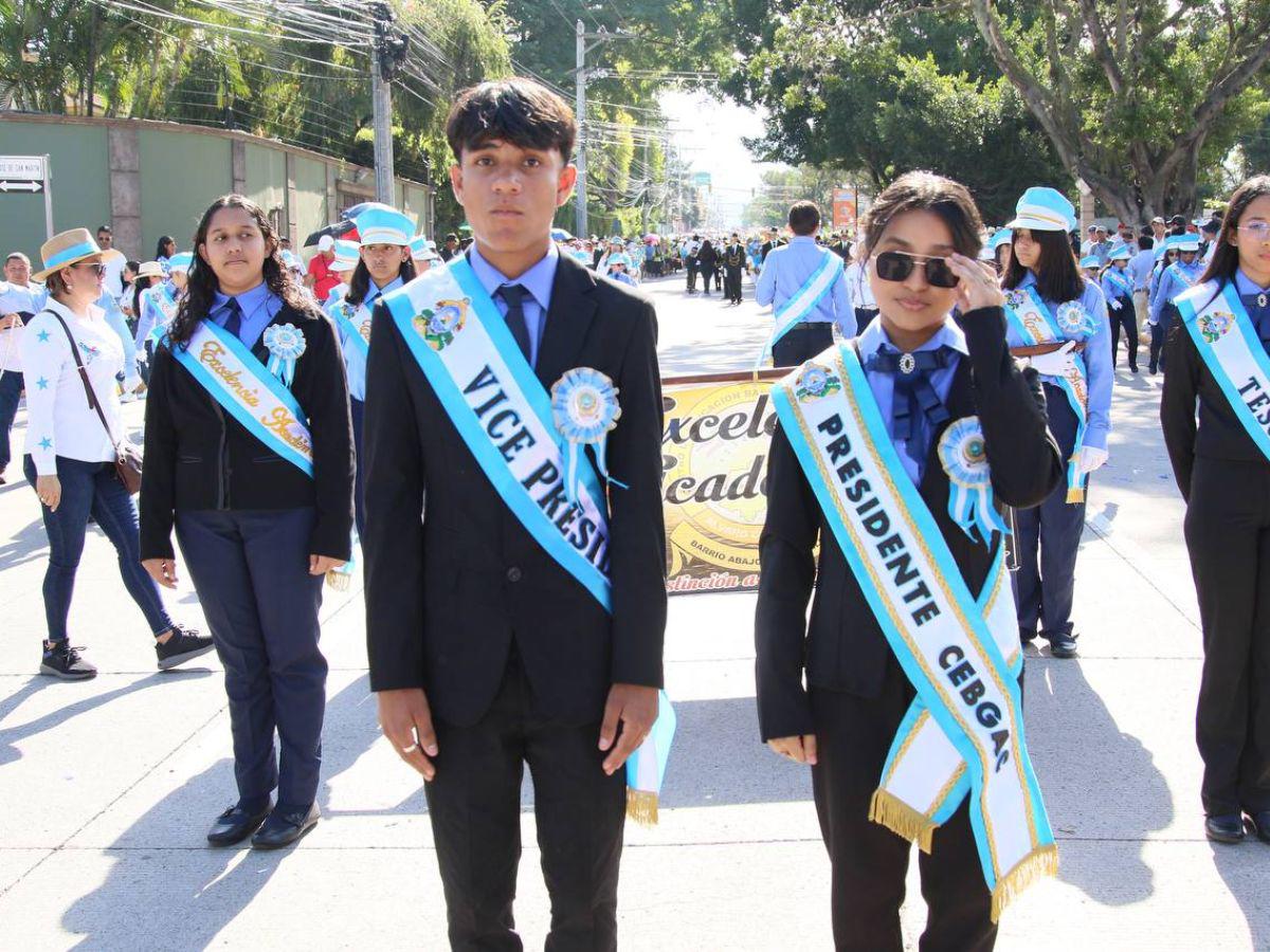 Alumnos de las escuelas muestran su fervor y sus sueños en los 203 aniversario de independencia