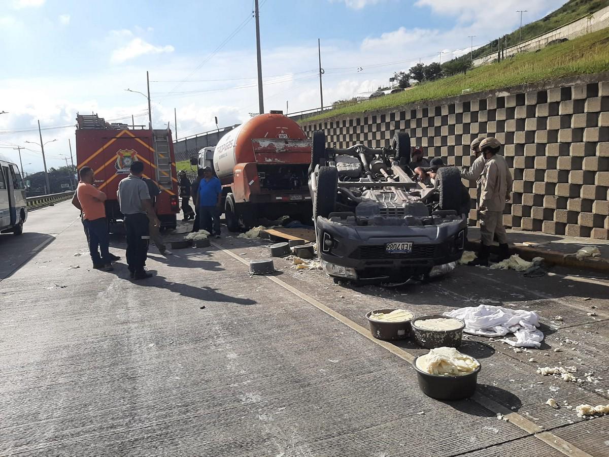 Lesionados y decenas de libras de quesillo tirado: destrozos que dejó accidente en El Carrizal