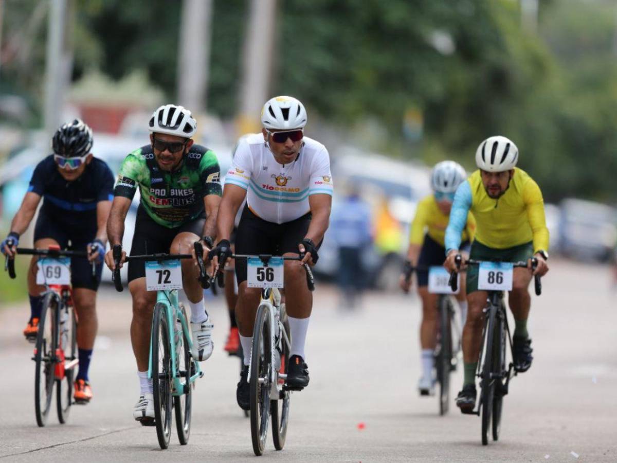 Amor sobre ruedas: La familia de Cristian Durón lo apoya en la Vuelta de EL HERALDO