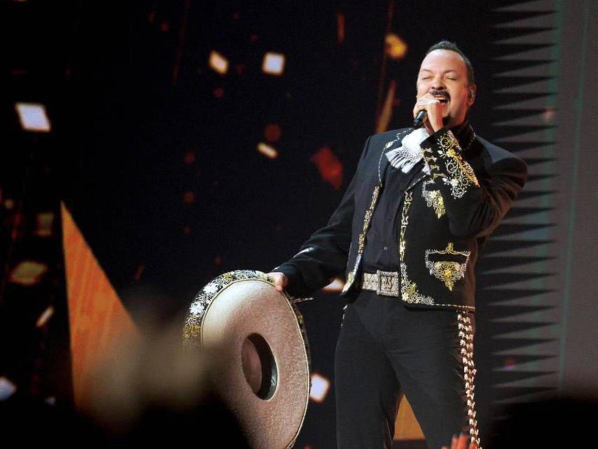 Pepe Aguilar responde a críticas tras foto familiar: ¿Dónde están Emiliano y Nodal?