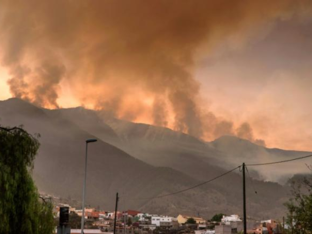 Un incendio en la isla española de Tenerife avanza sin control