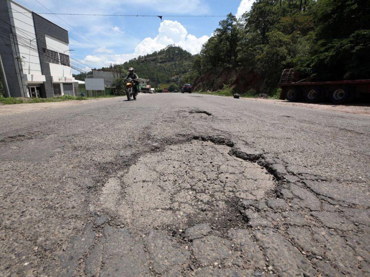 En la vía hacia Danlí las obras brillan por su ausencia. Durante el recorrido de EL HERALDO no se pudo observar ningún rastro de actividad de construcción.