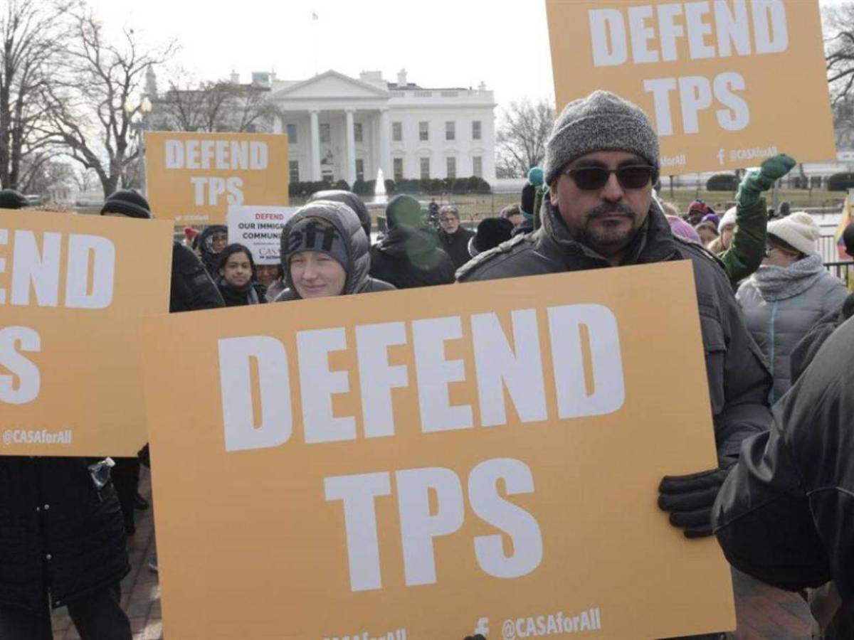 Centroamericanos mantienen la esperanza de que Biden apruebe el TPS esta semana