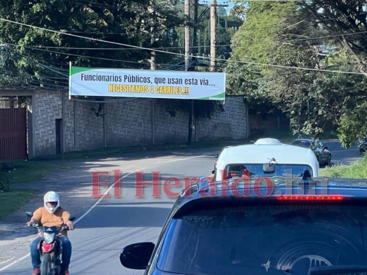 Las largas filas en la zona han causado desesperación entre los conductores.