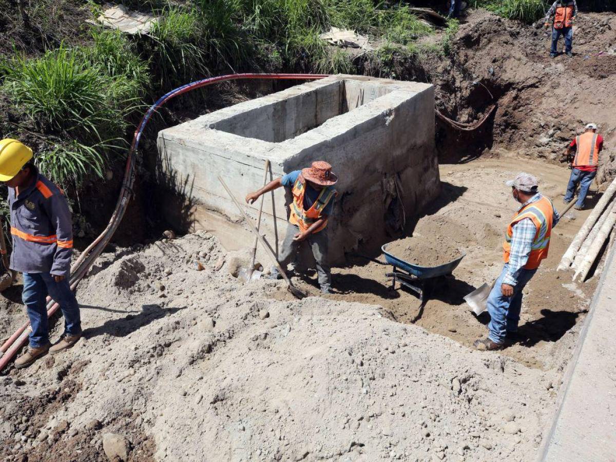 La Alcaldía logró negocia con los 30 ciudadanos que atrasaban la obra; residentes denuncian lentitud.