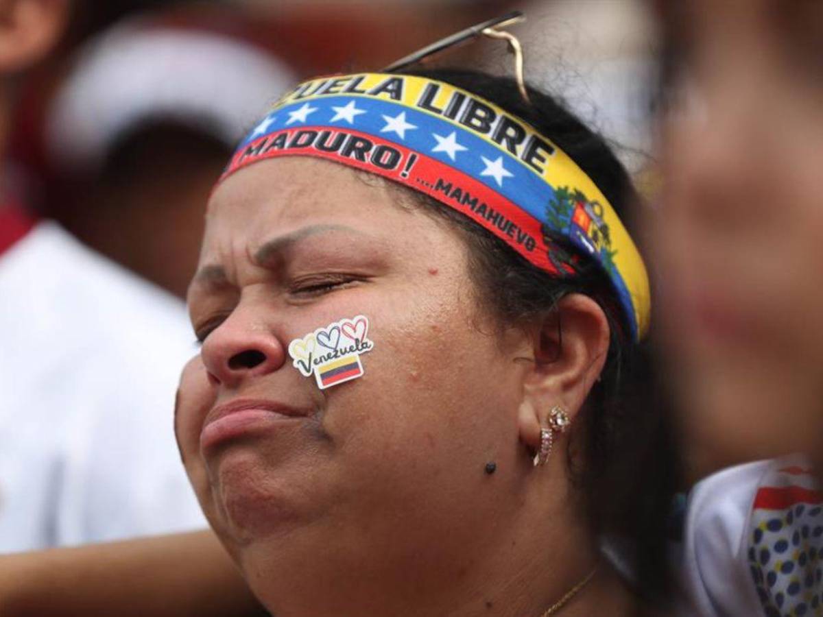 Lágrimas de impotencia y cadenas: venezolanos por el mundo protestan contra investidura de Maduro