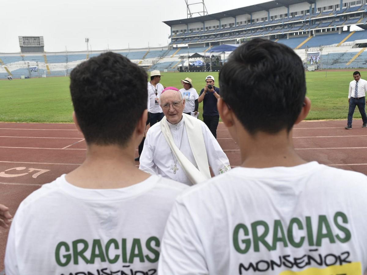 San Pedro Sula da afectuosa despedida a Monseñor Ángel Garachana