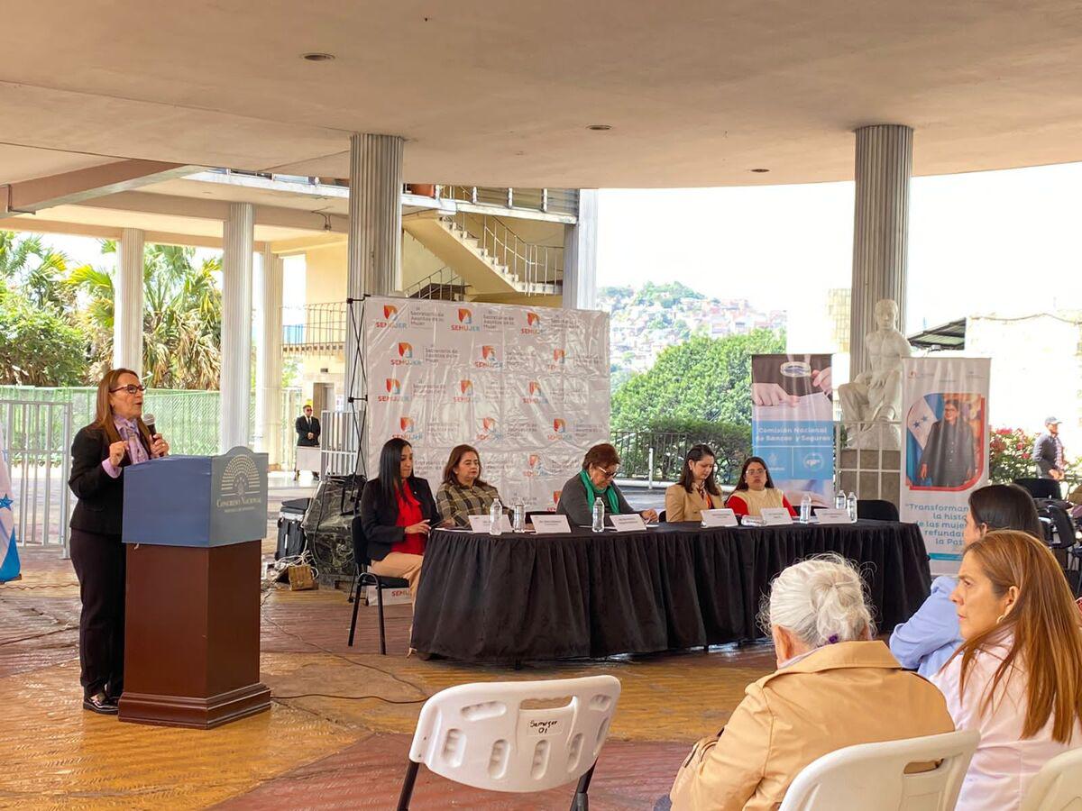 UTH y SEMUJER realizaron el lanzamiento de ocho “Consultorios Jurídicos Solidarios”