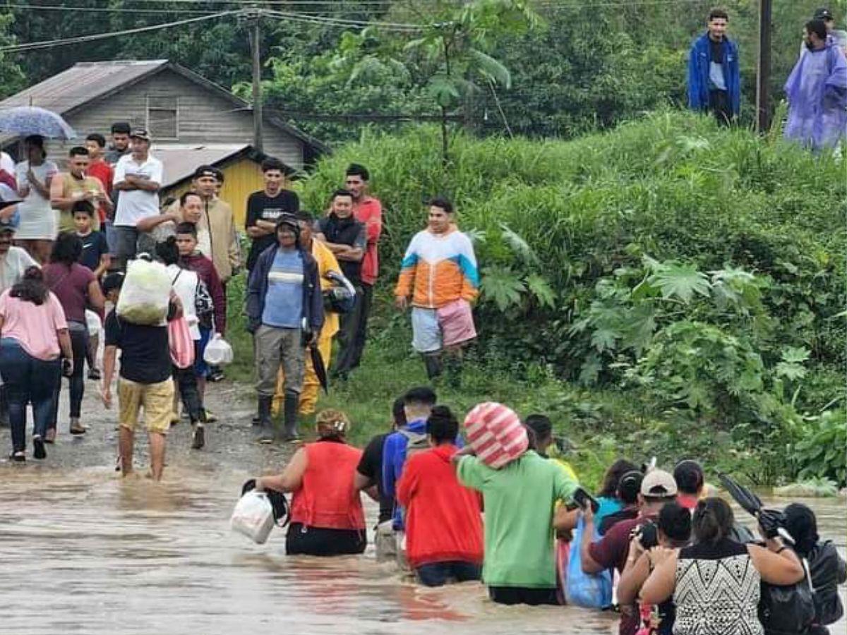 Sufrimiento, dolor e impotencia entre los afectados por la tormenta tropical Sara