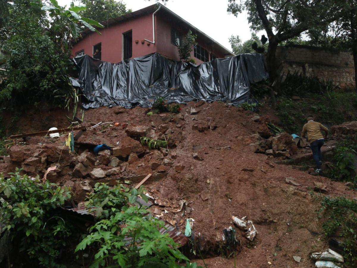 Tormenta Sara deja deslizamientos y colapso de muros en Tegucigalpa