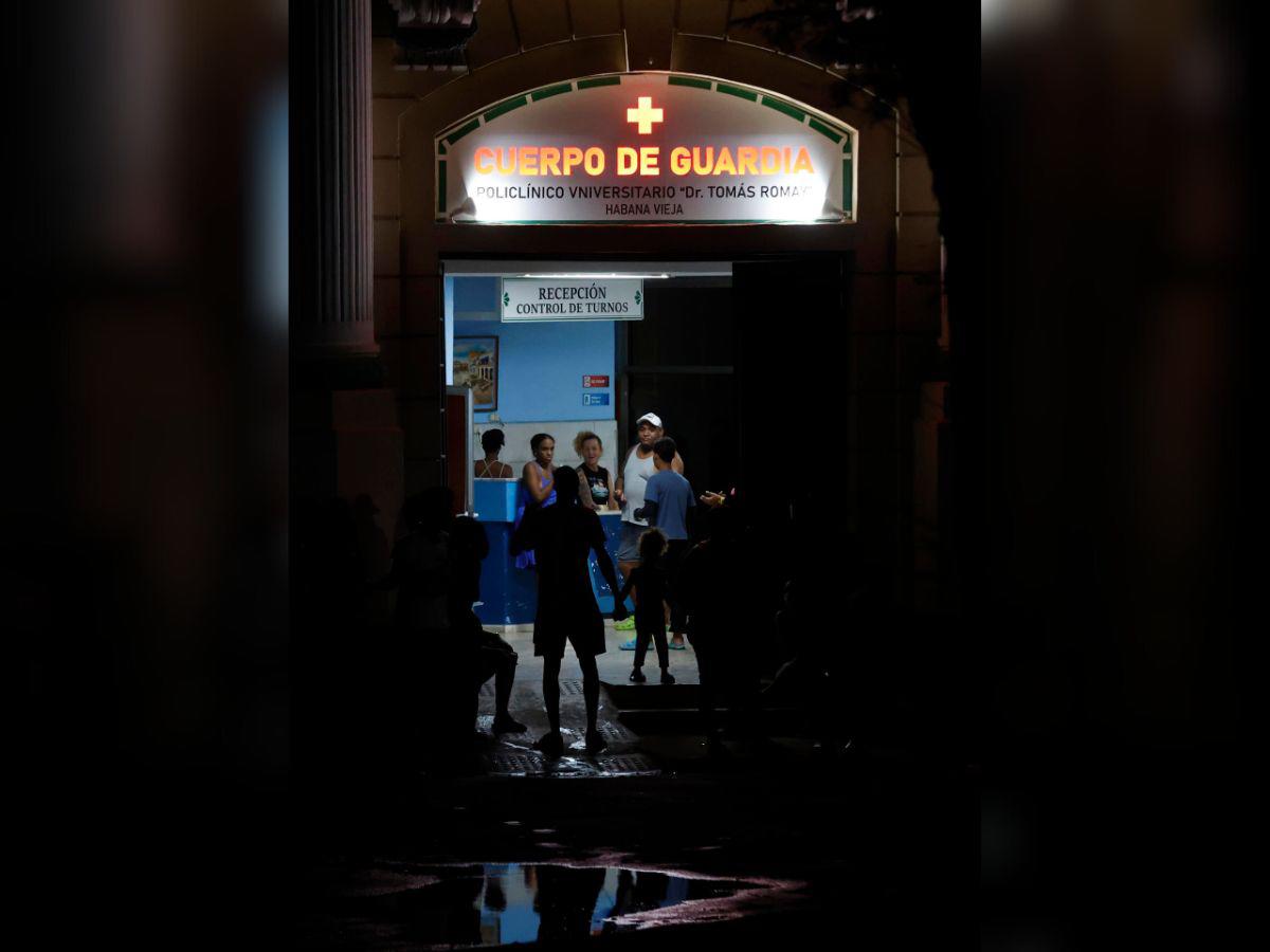 En penumbras pasaron la noche los cubanos por crisis energética