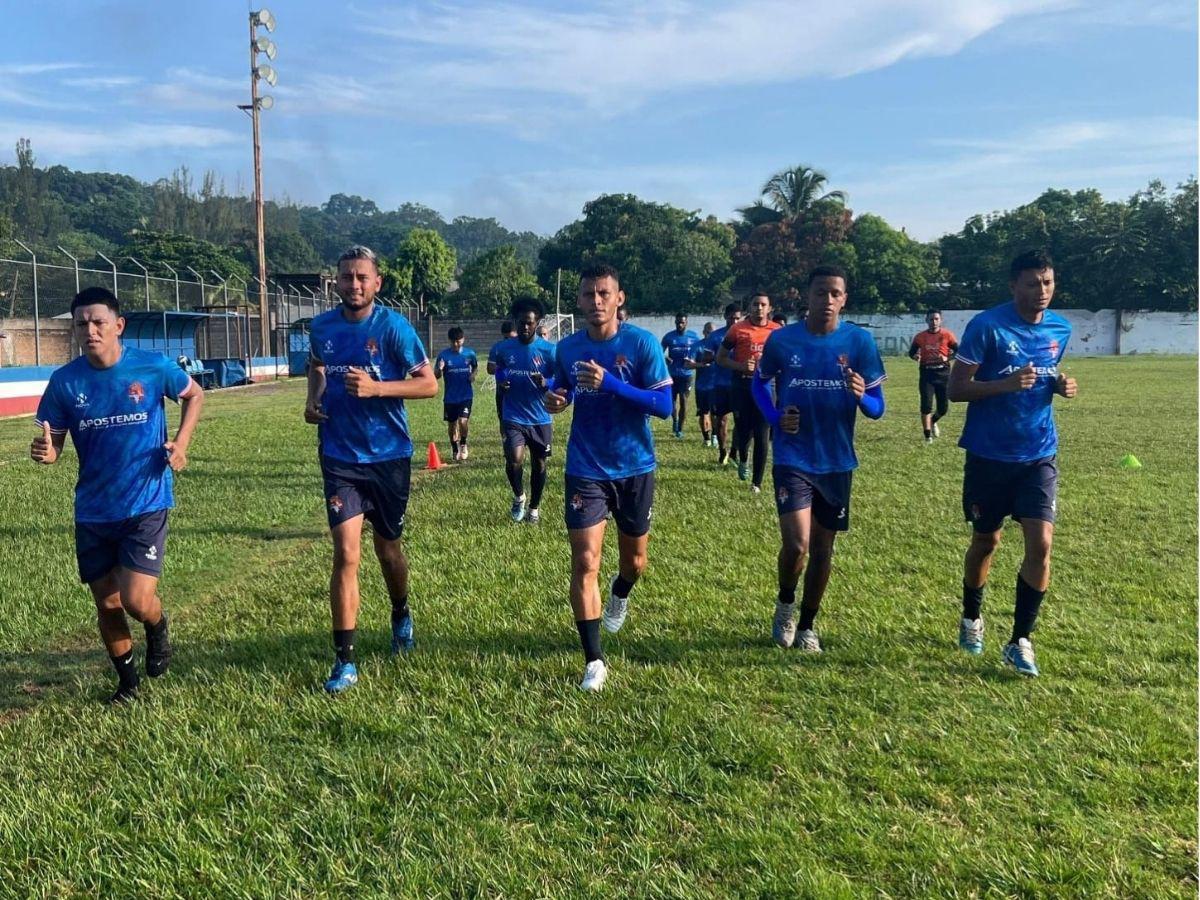 Jugador de Honduras es acusado de amaño de partidos y su equipo le rescinde contrato