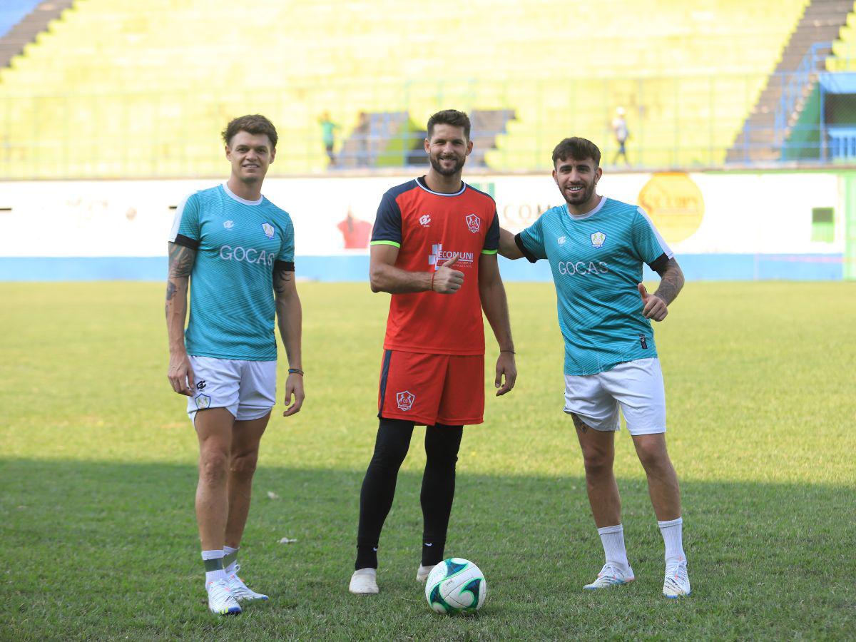 Santiago Molina, Matías Quintero y Agustín Azumendi conforma la legión extrajera de Potros.