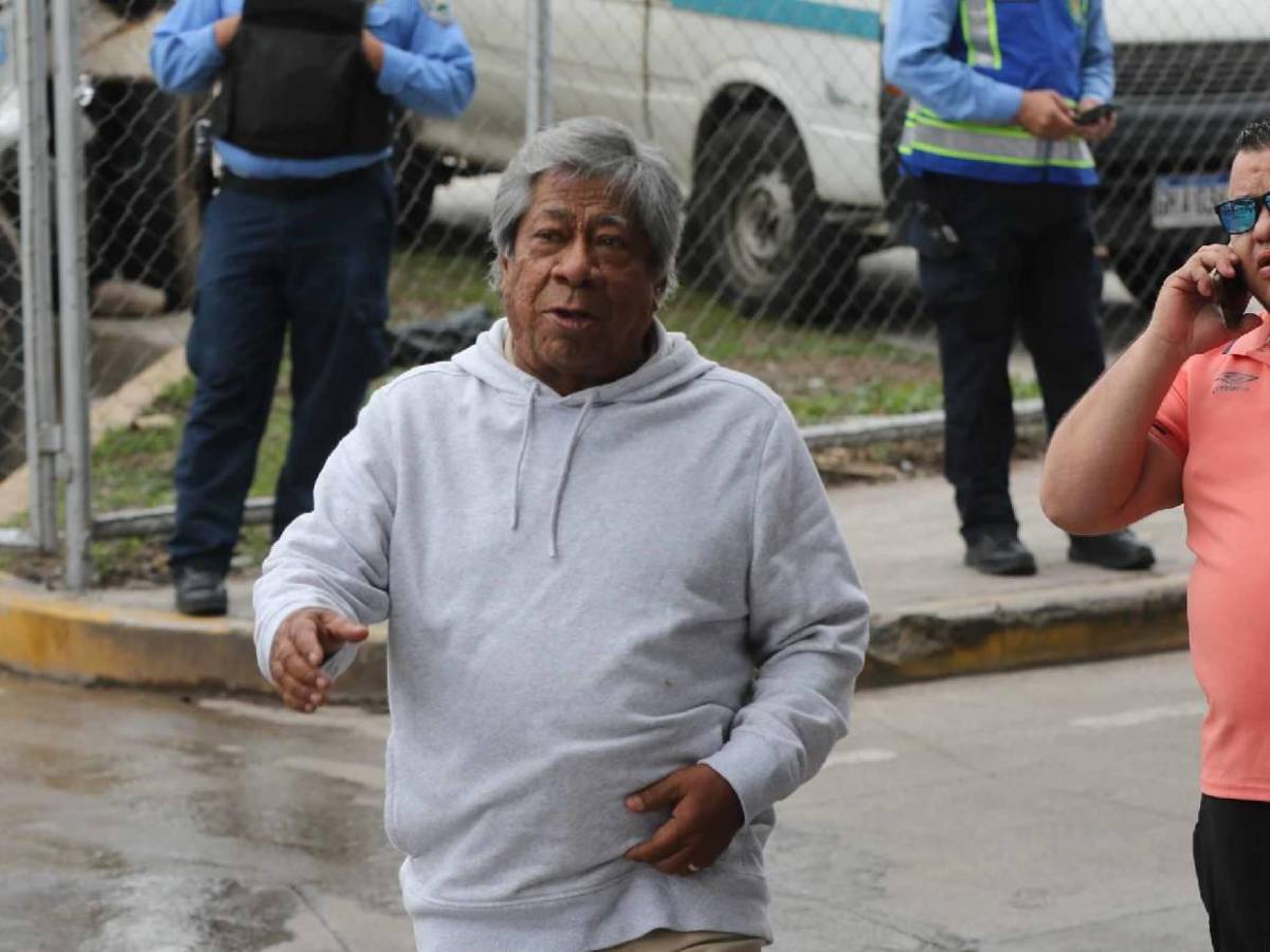 Presentadores hondureños y famosos en el estadio Nacional para la final Olimpia-Motagua