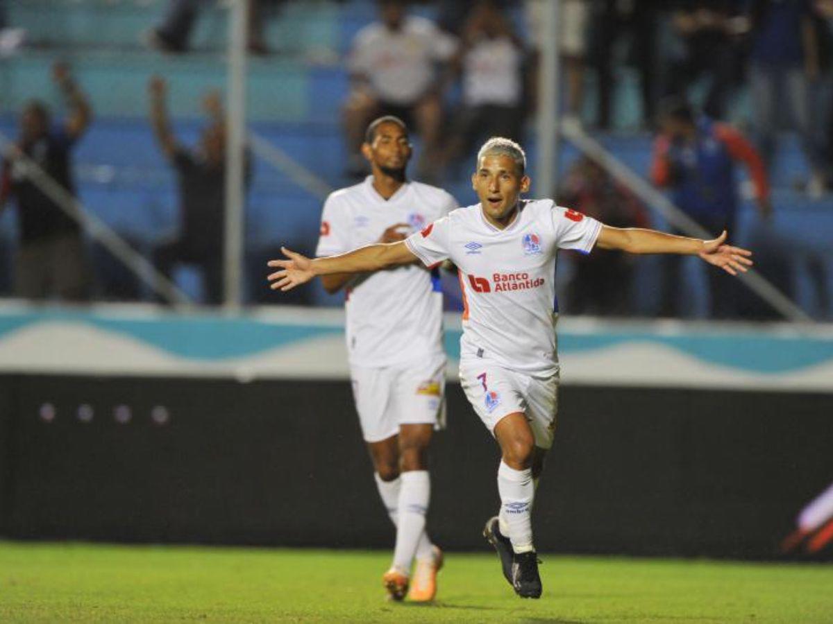 José Mario Pinto aumenta el marcador en el clásico Olimpia-Motagua