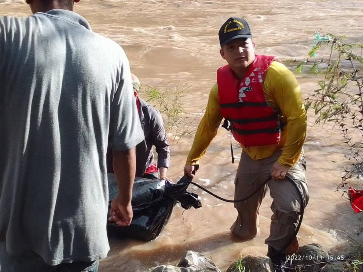 La tragedia se registró el día lunes cuando la víctima de la fuerza de la naturaleza fue arrastrada por la corriente.