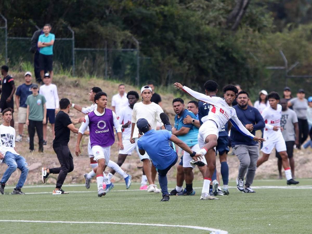 Violencia opaca la final del torneo de reservas entre Olimpia y Motagua