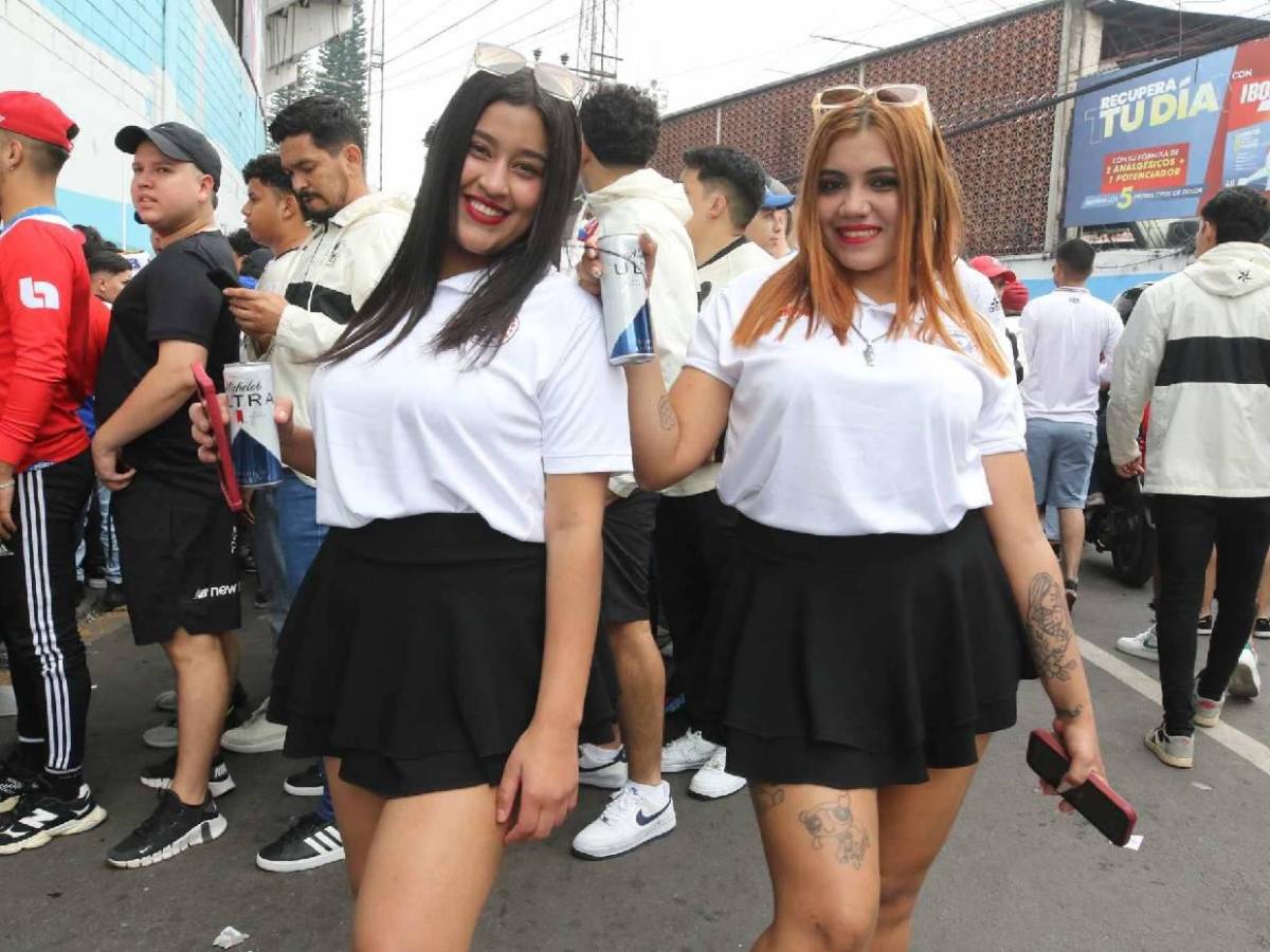 Novia de jugador del Motagua sorprende entre bellas chicas en el Nacional ¡Hubo descuido!