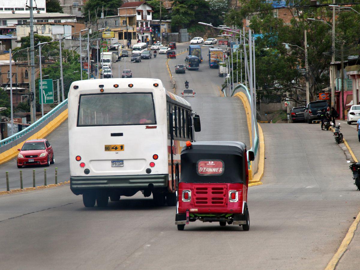 No hay quien frene el caos vial en los barrios y colonias de la capital