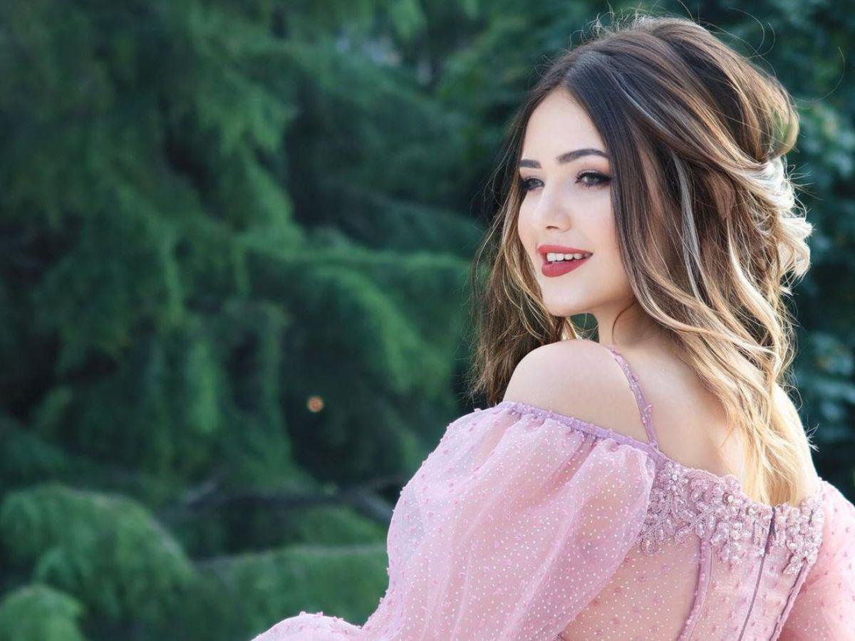 Kubra Aykut, influencer turca que celebró su “boda sin novio”; se lanzó al vacío