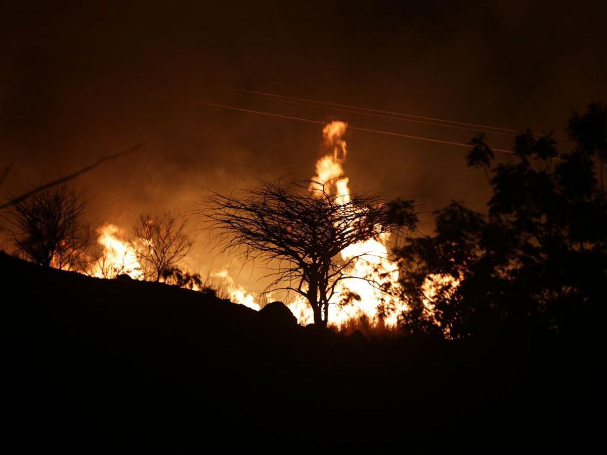 Incendio en San Antonio de Flores, Choluteca, amenaza varias viviendas