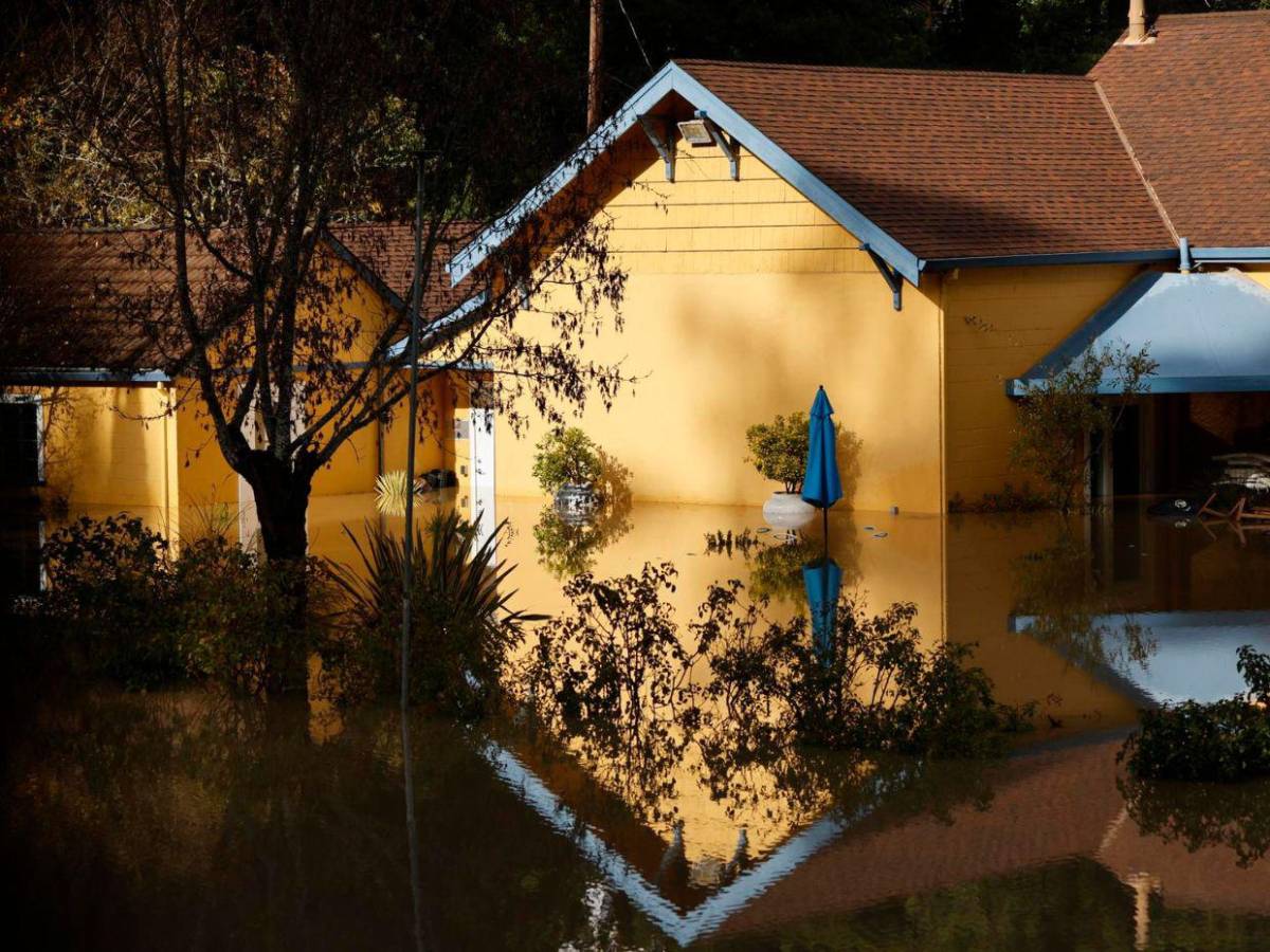 Tormenta deja inundado gran parte del norte de California; piden evacuar