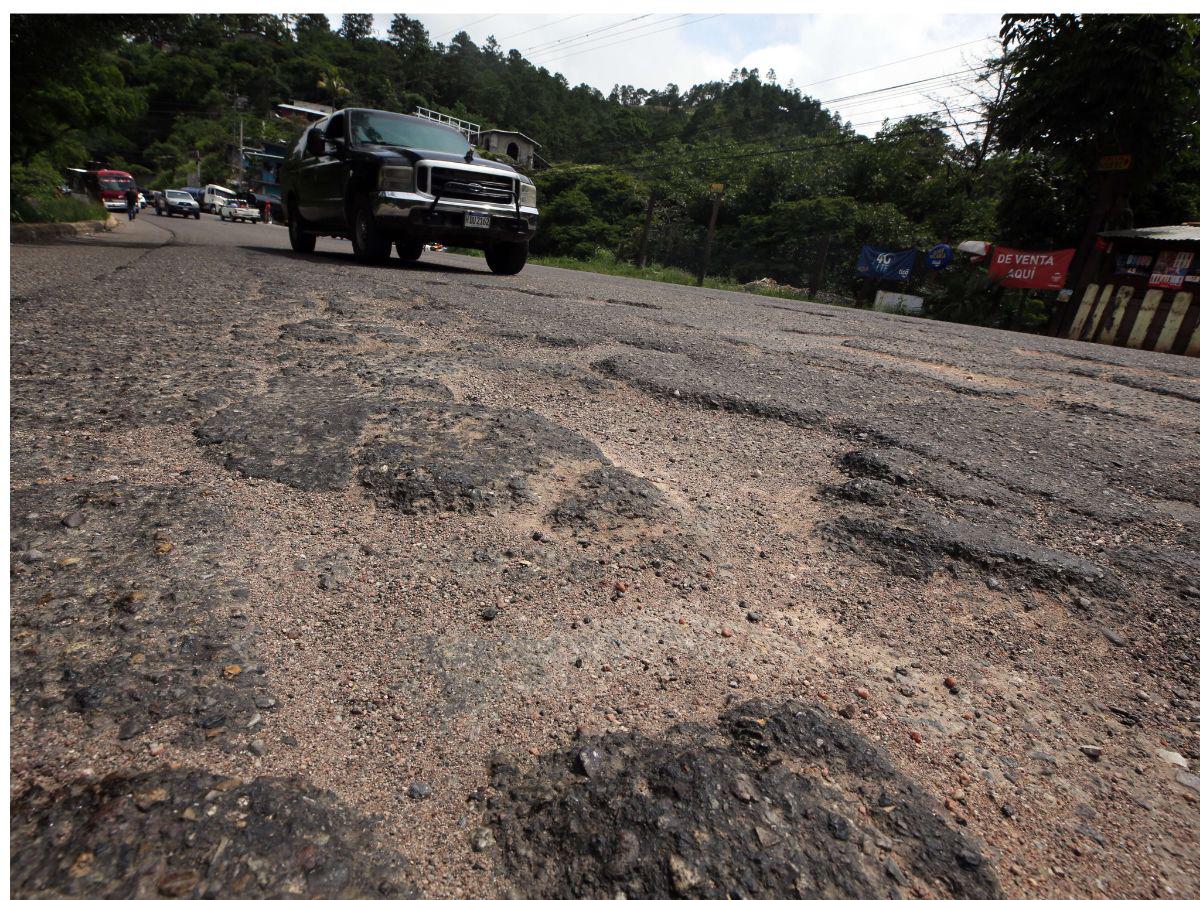 Salida a oriente de la capital, una pesadilla interminable entre baches