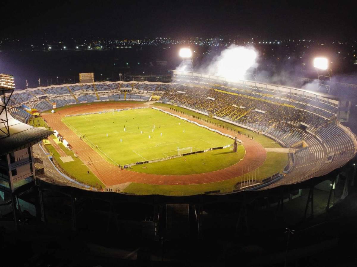 ¡Regresan las barras! El ingreso de la afición de Olimpia en casa del Real España