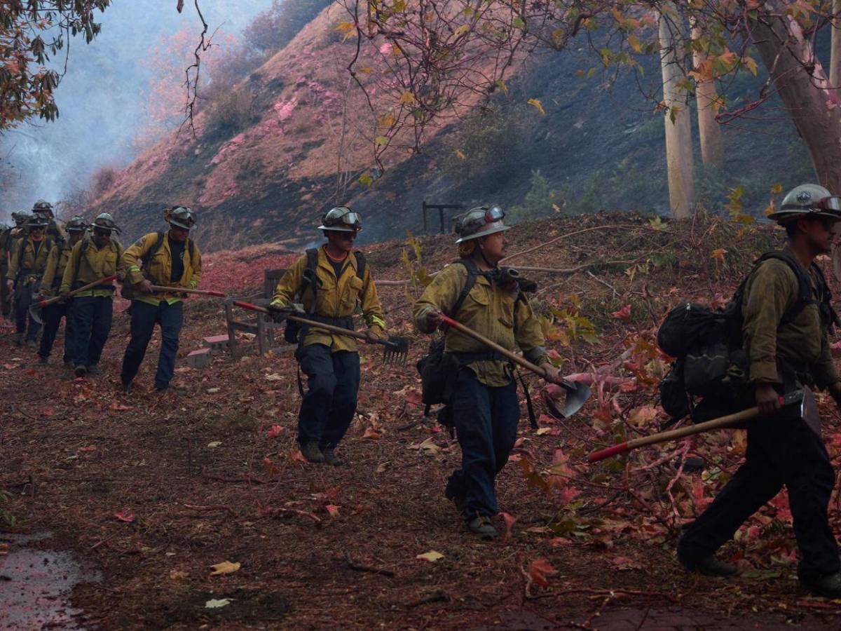 ¿Incendios fueron provocados? La teoría que asegura que crearán “smart cities” en Los Ángeles