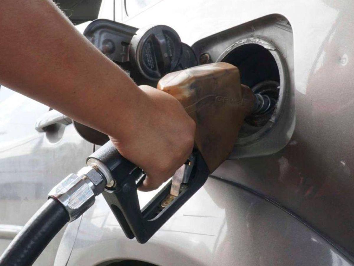 Hasta tres lempiras bajan los combustibles la próxima semana