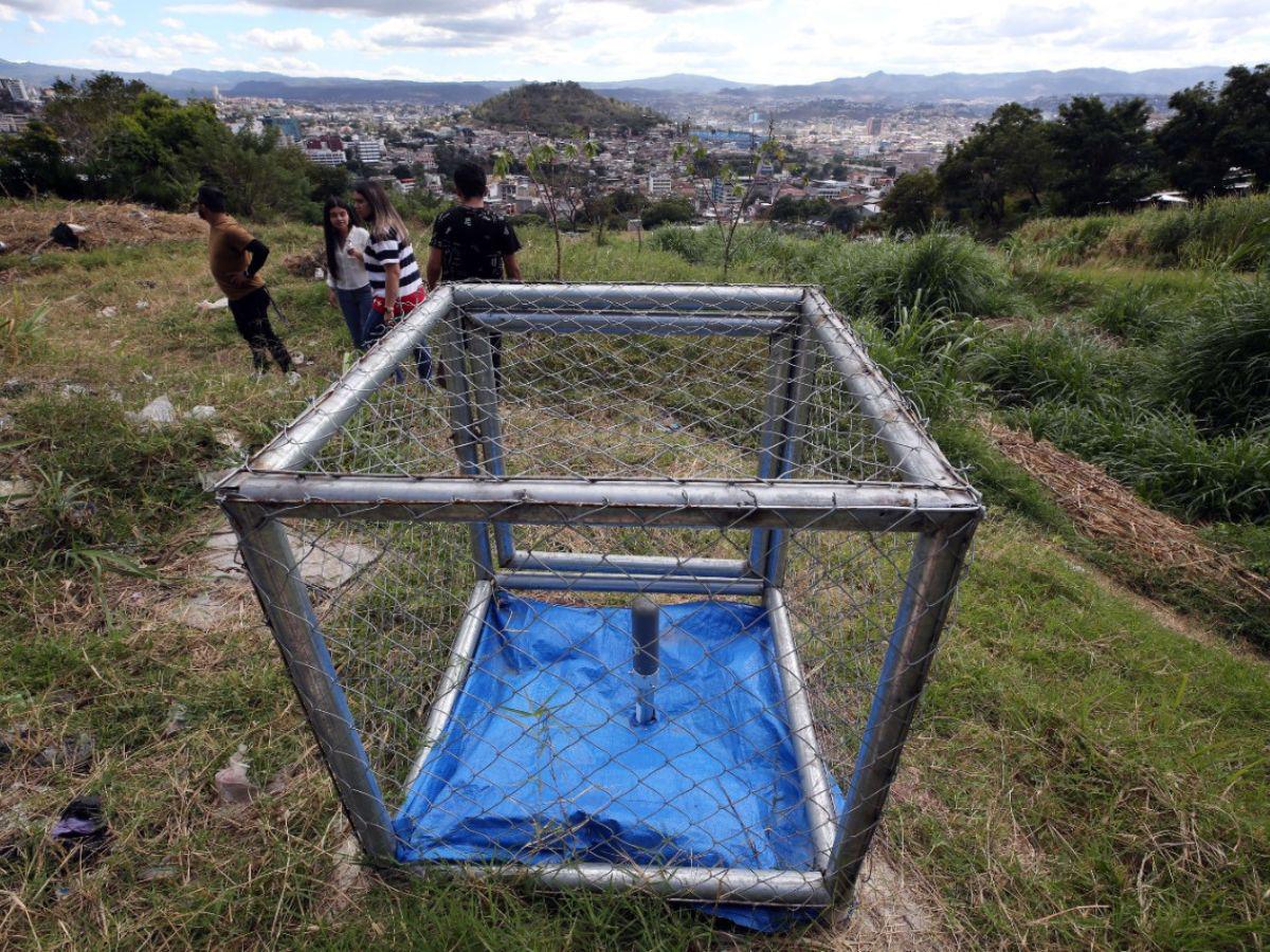 El sistema no requiere encenderlo o apagarlo, estará activo con paneles solares. (