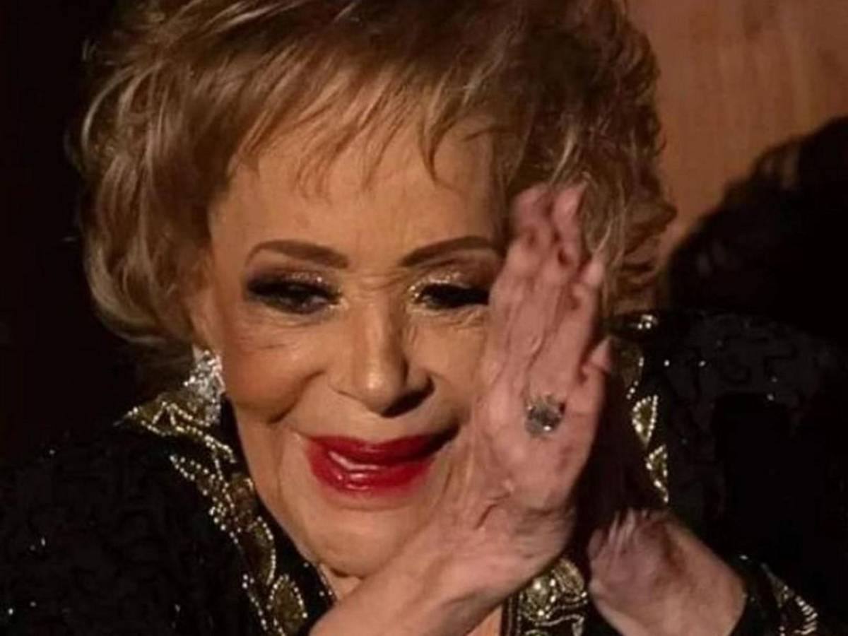 Silvia Pinal es hospitalizada y su hija alarma al pedir “rezar por ella”