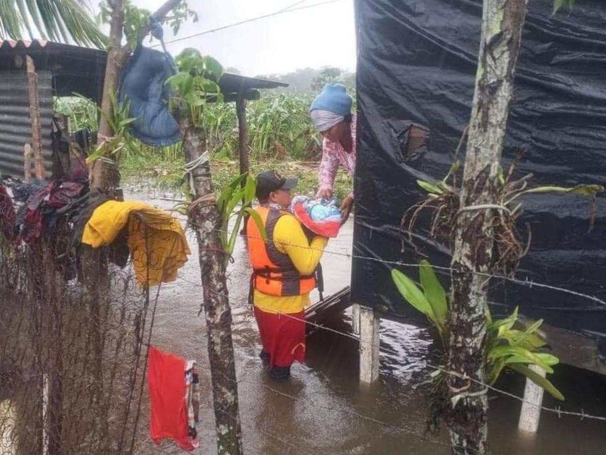 Sufrimiento, dolor e impotencia entre los afectados por la tormenta tropical Sara