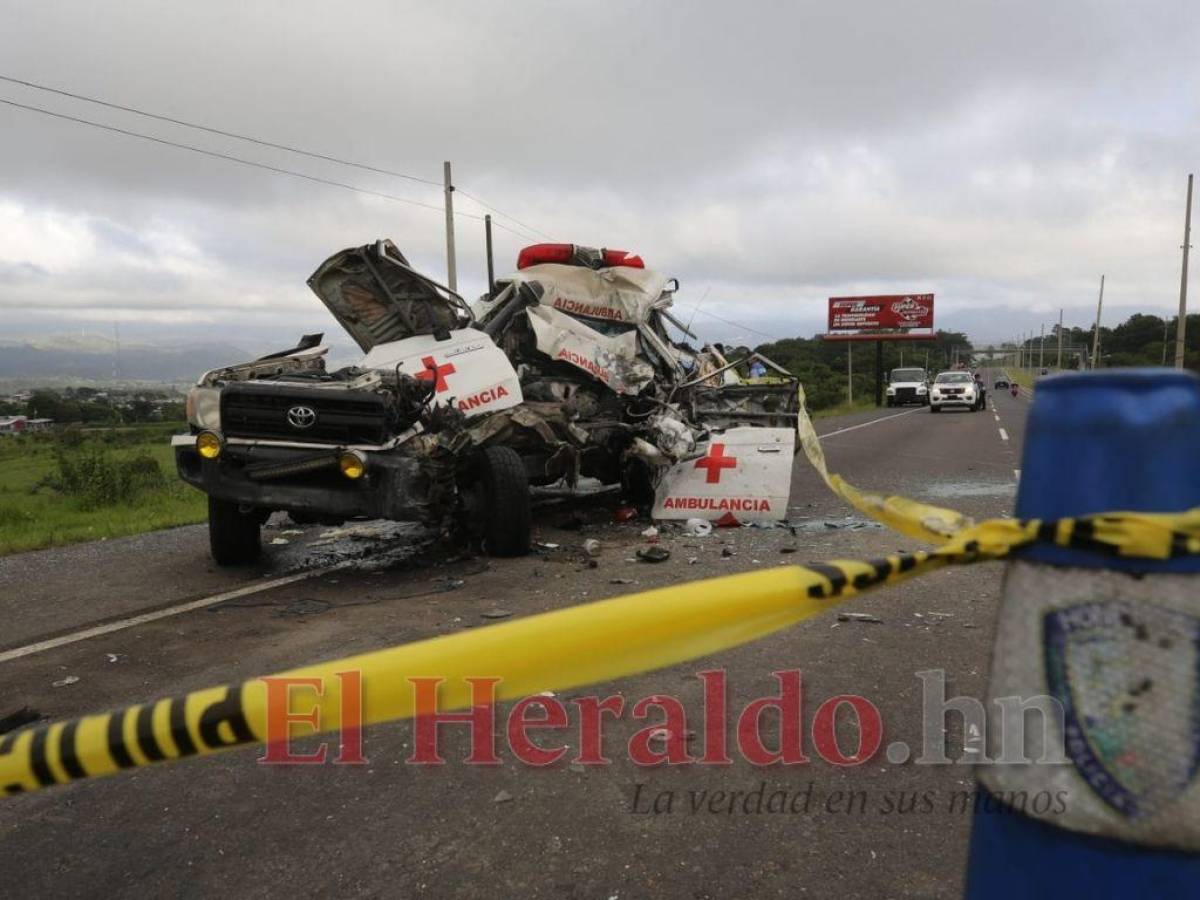 Tres muertos deja choque de ambulancia contra una rastra en Amarateca