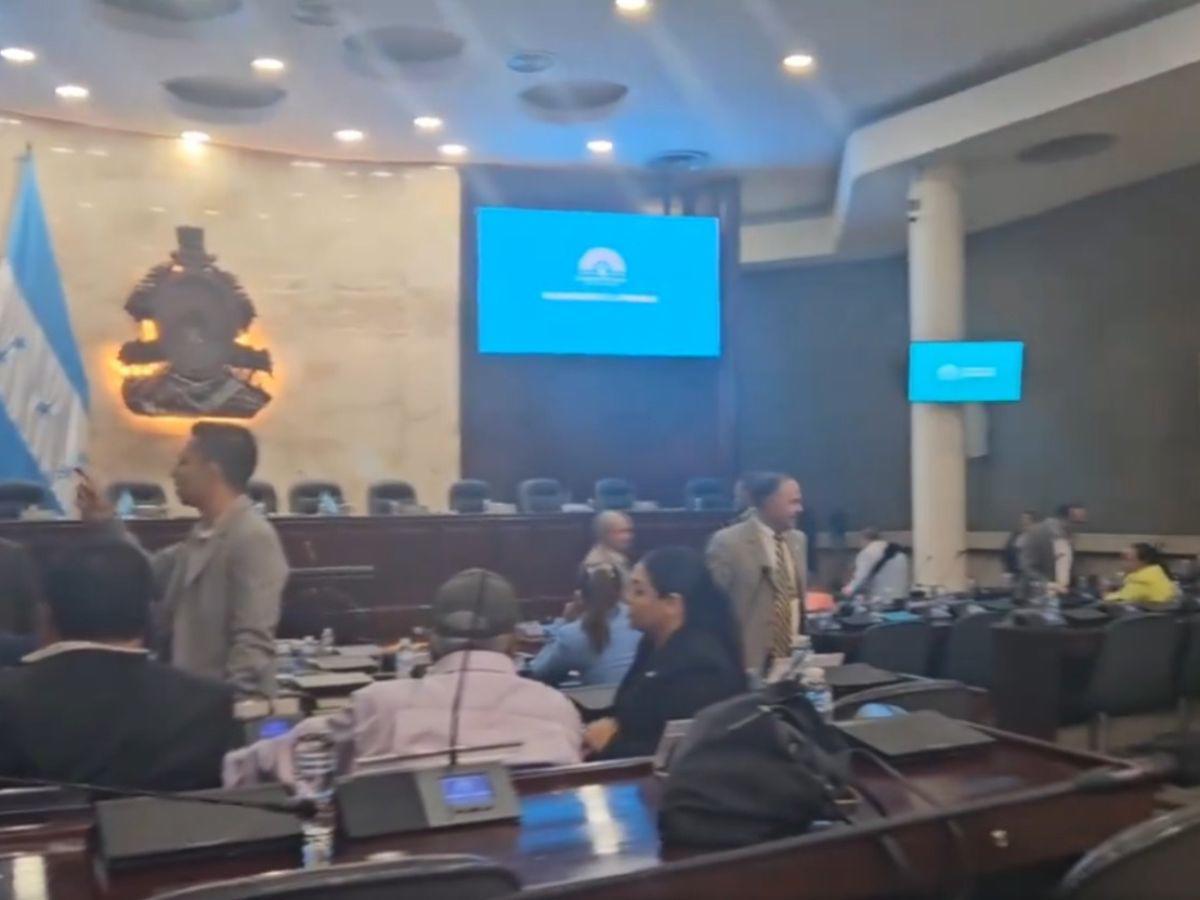 Poca afluencia de diputados en el CN, pese a ser convocados a las 10:00 a.m.