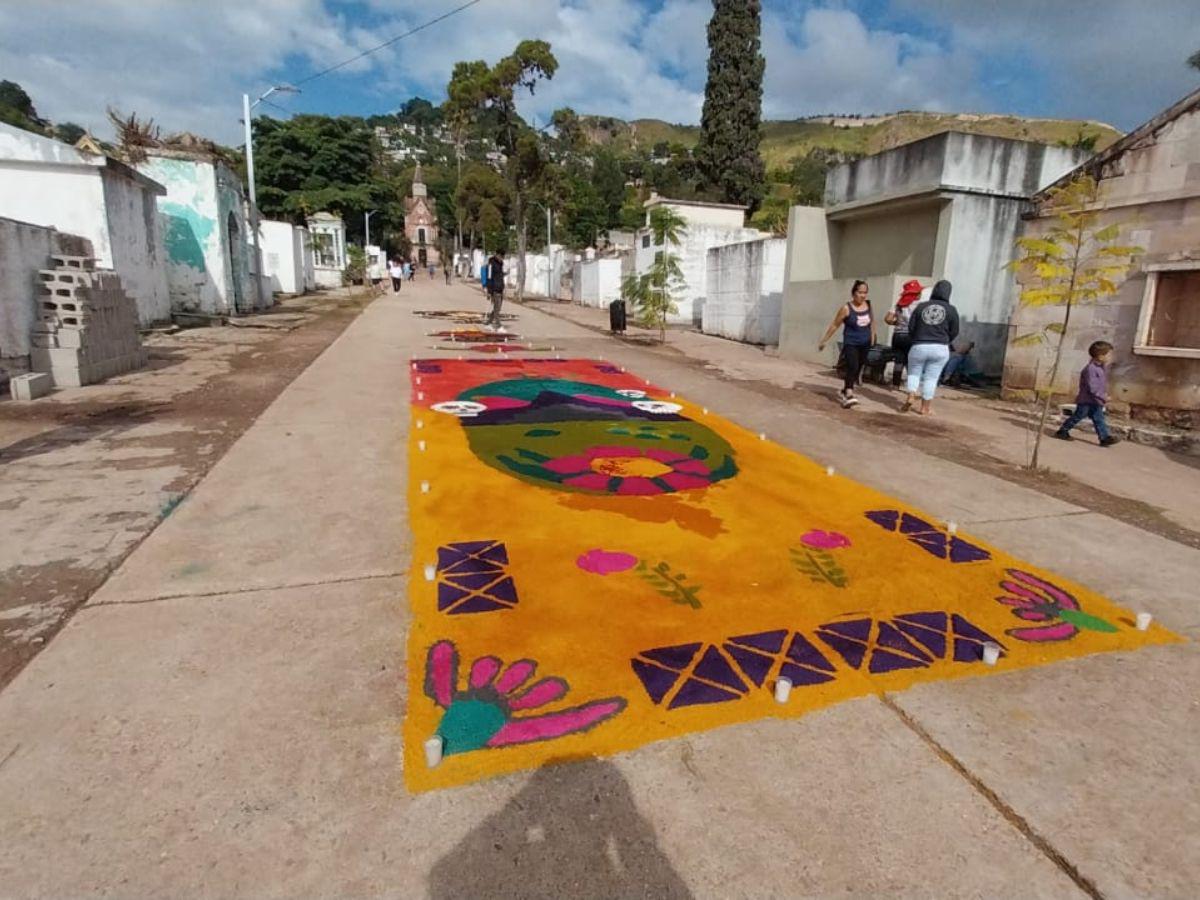 Las vistosas alfombras que decoraron el Cementerio General el Día de Difuntos