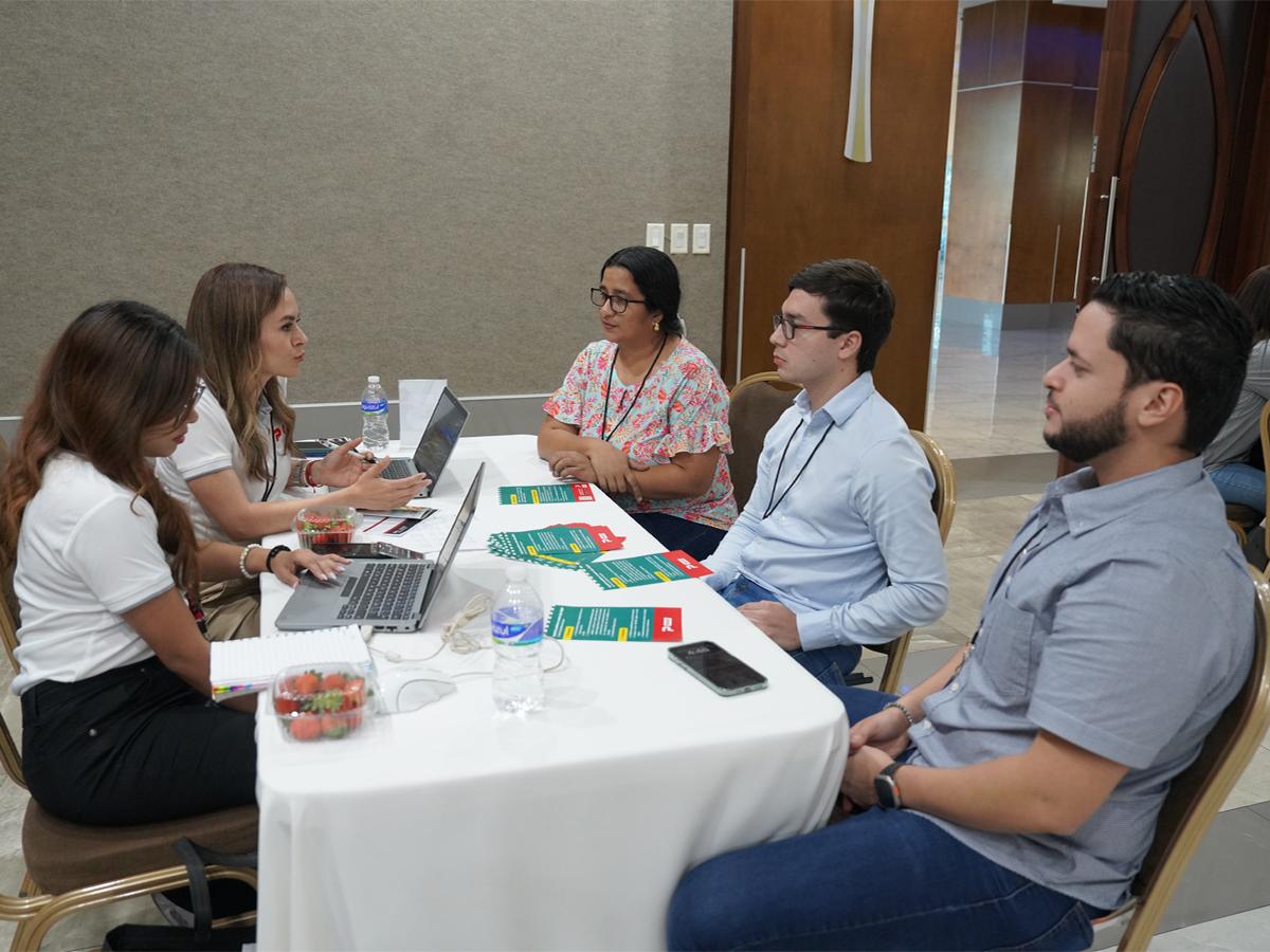 <i>Durante el segundo “Encuentro entre Alianzas”, los participantes tuvieron la oportunidad de conectarse con otras empresas para fortalecer el crecimiento de sus negocios y comunidades.</i>