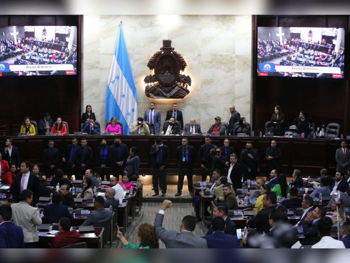 Bancadas no dan el brazo a torcer y presentan las mismas nóminas en fallido segundo intento por elegir a fiscal general