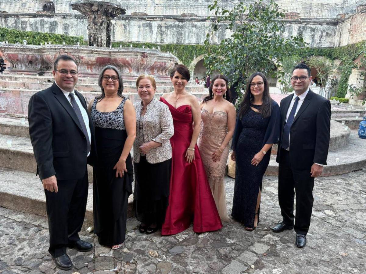 Lucía Yon y Vladimir Castillo sellaron su amor en Antigua Guatemala