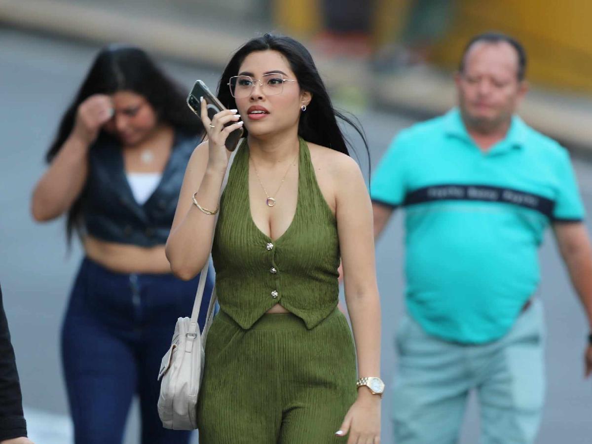 ¡Solo bellezas! Estadio Nacional se llena de lindas chicas para clásico entre Motagua y Olimpia