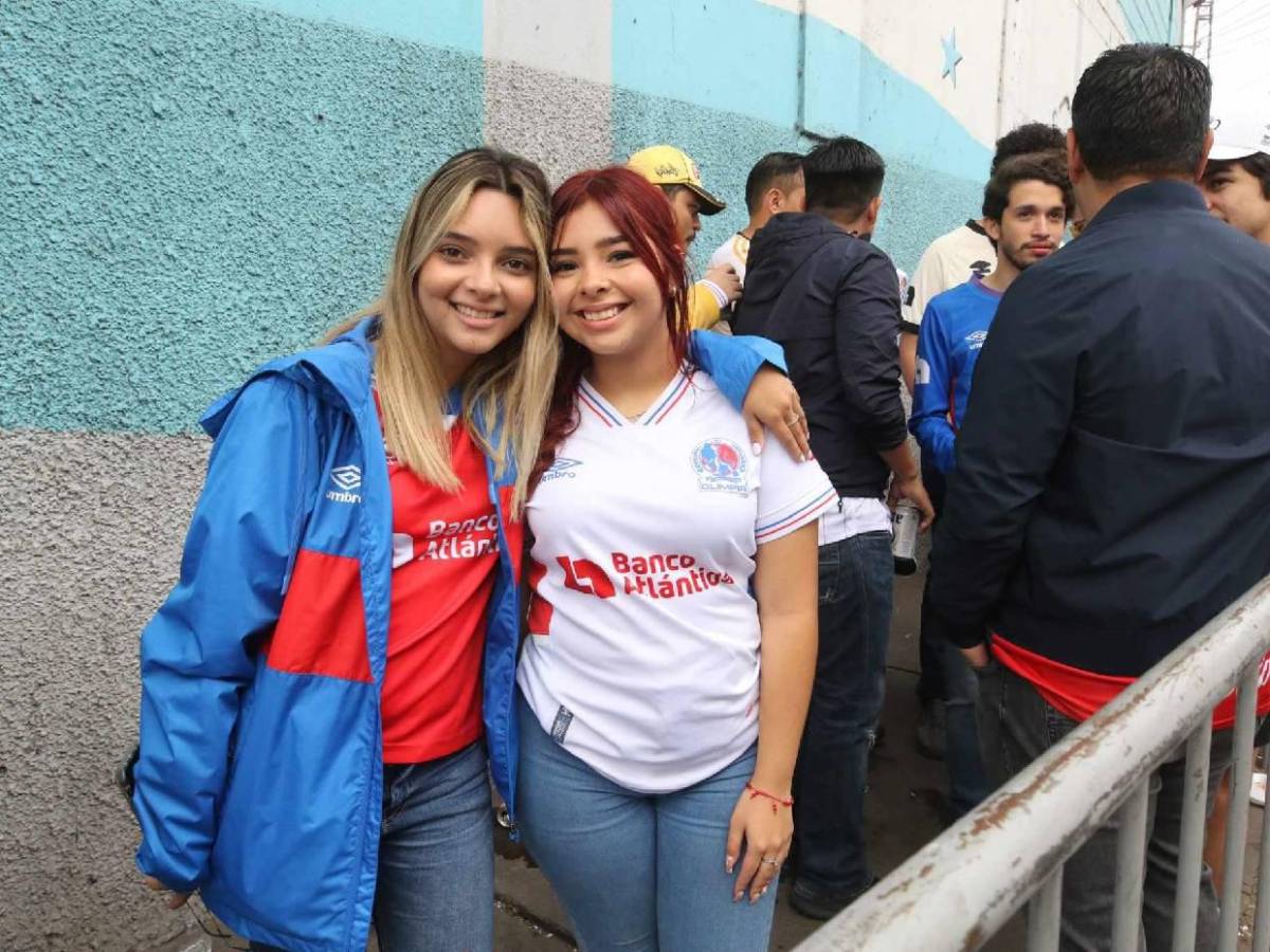 Novia de jugador del Motagua sorprende entre bellas chicas en el Nacional ¡Hubo descuido!